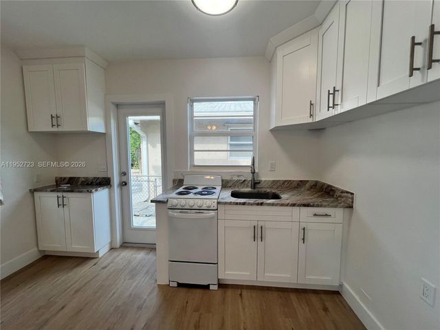 522 N J St 522, Lake Worth, FL 33460