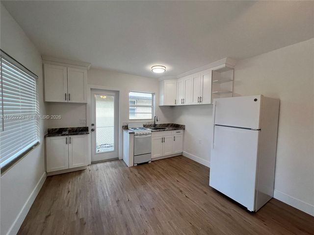 522 N J St 522, Lake Worth, FL 33460