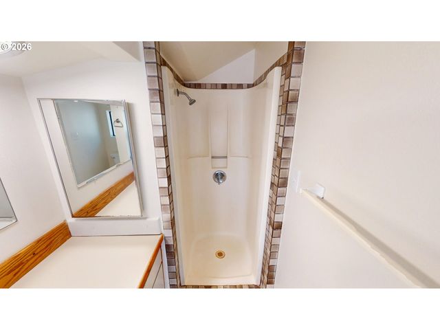 6354 HIAWATHA Ct, Lake Oswego, OR 97035
