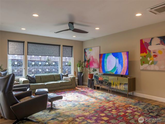 1934 W 8th Street, Port Angeles, WA 98363