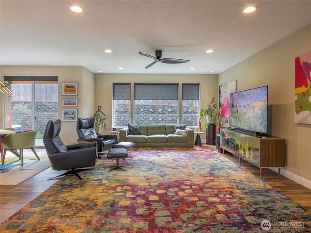 1934 W 8th Street, Port Angeles, WA 98363