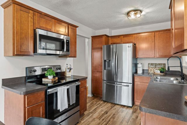 1047 Lowell Drive, Apple Valley, MN 55124