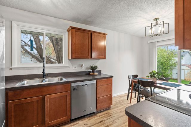 1047 Lowell Drive, Apple Valley, MN 55124