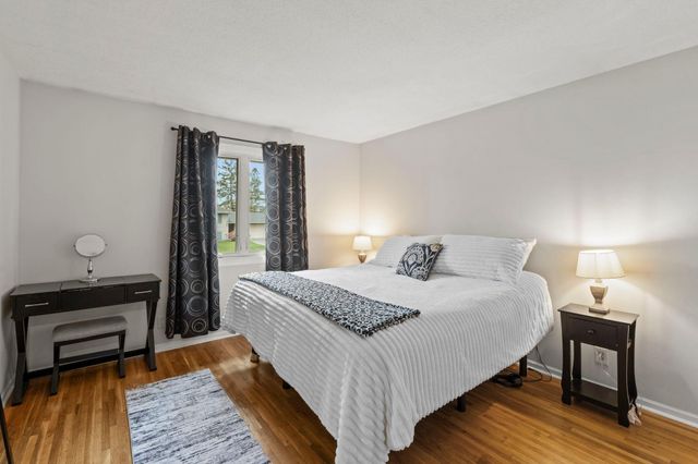 1047 Lowell Drive, Apple Valley, MN 55124