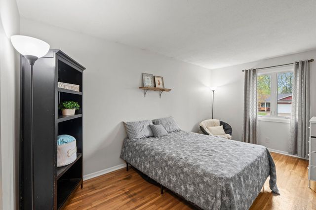 1047 Lowell Drive, Apple Valley, MN 55124