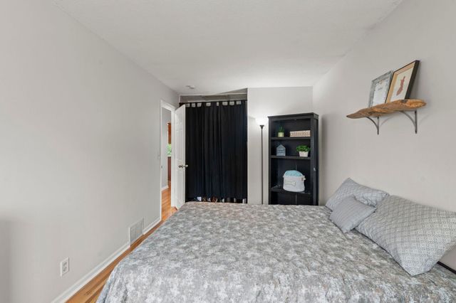 1047 Lowell Drive, Apple Valley, MN 55124