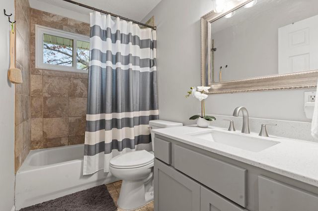 1047 Lowell Drive, Apple Valley, MN 55124