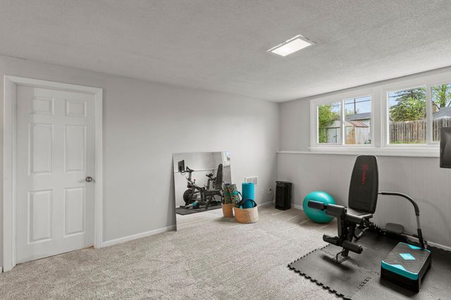 1047 Lowell Drive, Apple Valley, MN 55124