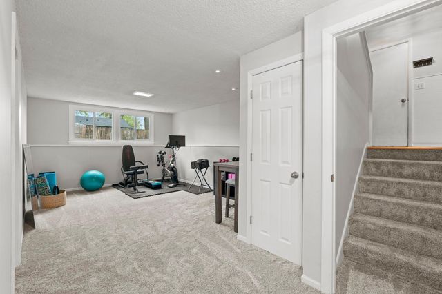 1047 Lowell Drive, Apple Valley, MN 55124