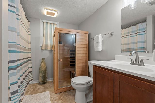 1047 Lowell Drive, Apple Valley, MN 55124