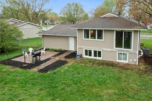 1047 Lowell Drive, Apple Valley, MN 55124