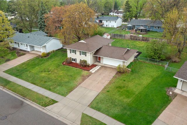 1047 Lowell Drive, Apple Valley, MN 55124