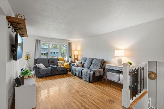 1047 Lowell Drive, Apple Valley, MN 55124