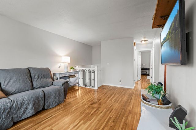 1047 Lowell Drive, Apple Valley, MN 55124