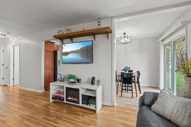 1047 Lowell Drive, Apple Valley, MN 55124