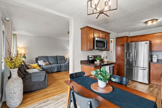 1047 Lowell Drive, Apple Valley, MN 55124