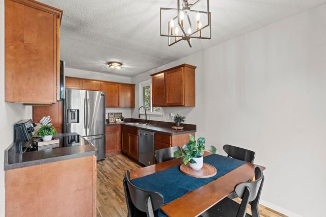 1047 Lowell Drive, Apple Valley, MN 55124