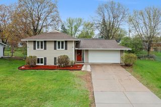 1047 Lowell Drive, Apple Valley, MN 55124