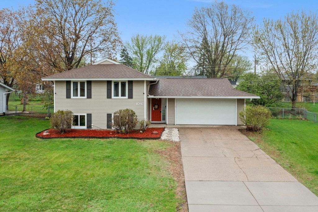 1047 Lowell Drive, Apple Valley, MN 55124