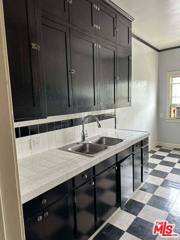 1901 N Commonwealth Avenue 10, Los Angeles, CA 90027