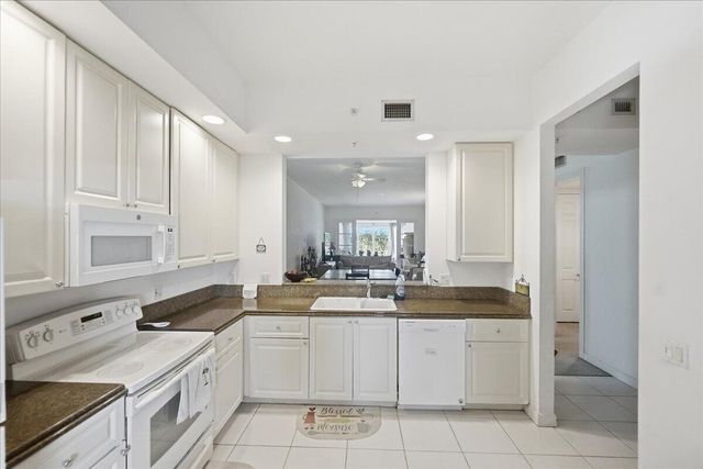 36 Harbour Isle Drive W 106, Fort Pierce, FL 34949