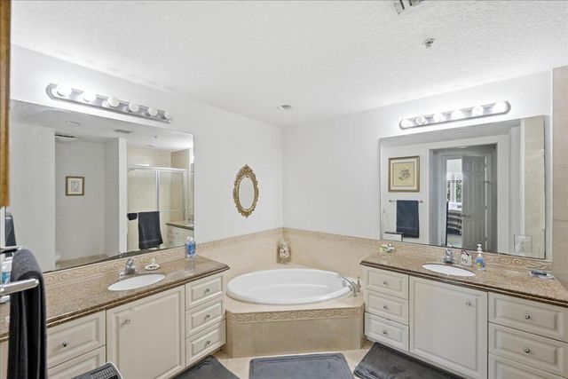 36 Harbour Isle Drive W 106, Fort Pierce, FL 34949