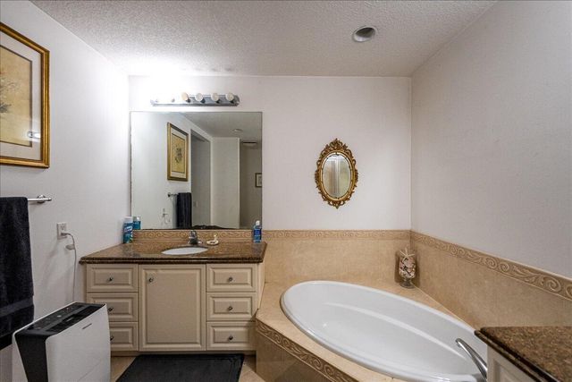 36 Harbour Isle Drive W 106, Fort Pierce, FL 34949