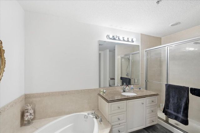 36 Harbour Isle Drive W 106, Fort Pierce, FL 34949