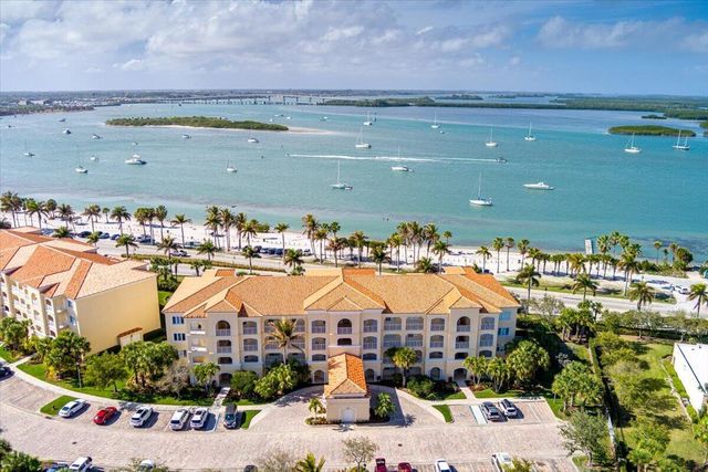 36 Harbour Isle Drive W 106, Fort Pierce, FL 34949