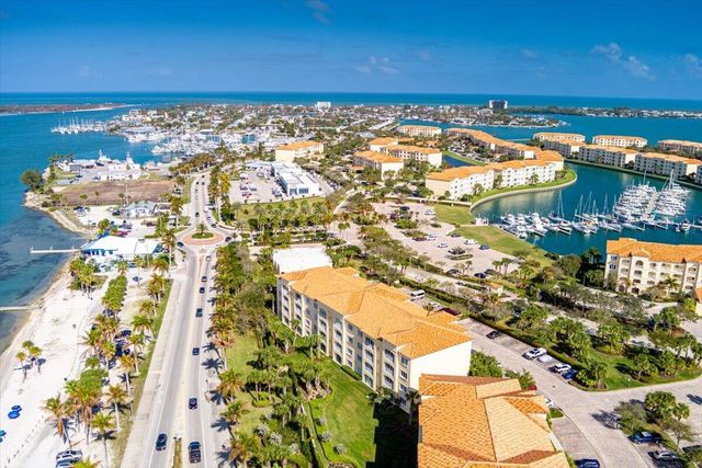 36 Harbour Isle Drive W 106, Fort Pierce, FL 34949