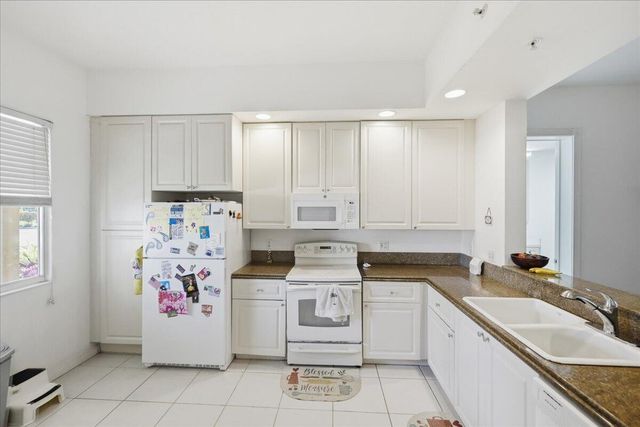 36 Harbour Isle Drive W 106, Fort Pierce, FL 34949