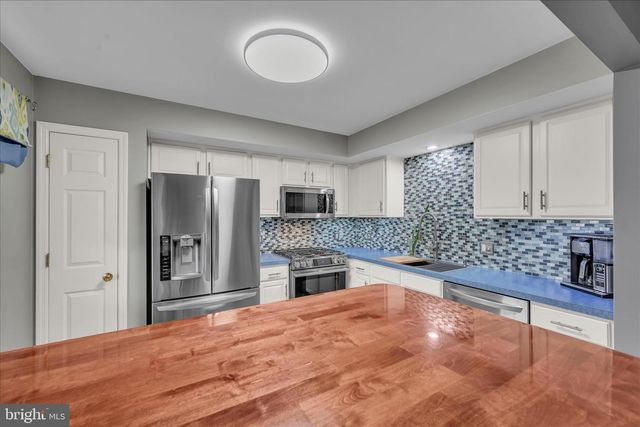 247 BAINBRIDGE CIR, Reading, PA 19608