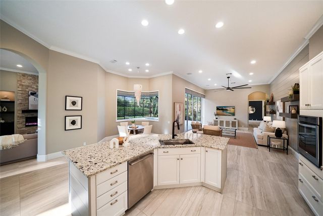 8122 LONE TREE GLEN, Lakewood Ranch, FL 34202