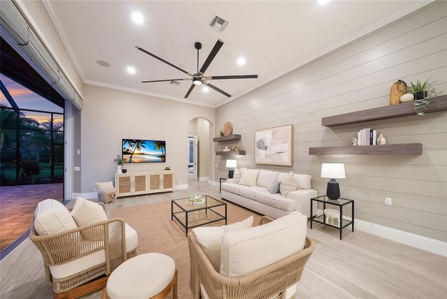 8122 LONE TREE GLEN, Lakewood Ranch, FL 34202