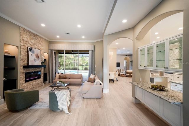 8122 LONE TREE GLEN, Lakewood Ranch, FL 34202