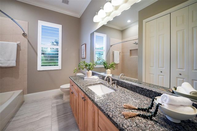 8122 LONE TREE GLEN, Lakewood Ranch, FL 34202