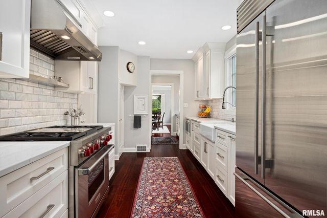 4407 N GRANDVIEW Drive, Peoria Heights, IL 61616