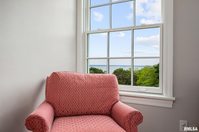 4407 N GRANDVIEW Drive, Peoria Heights, IL 61616