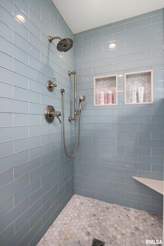 4407 N GRANDVIEW Drive, Peoria Heights, IL 61616