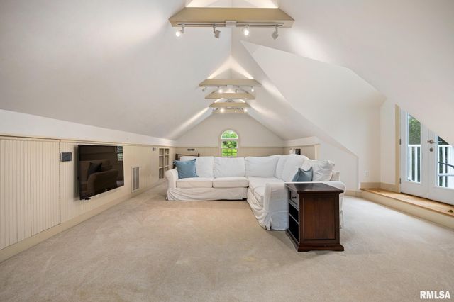 4407 N GRANDVIEW Drive, Peoria Heights, IL 61616