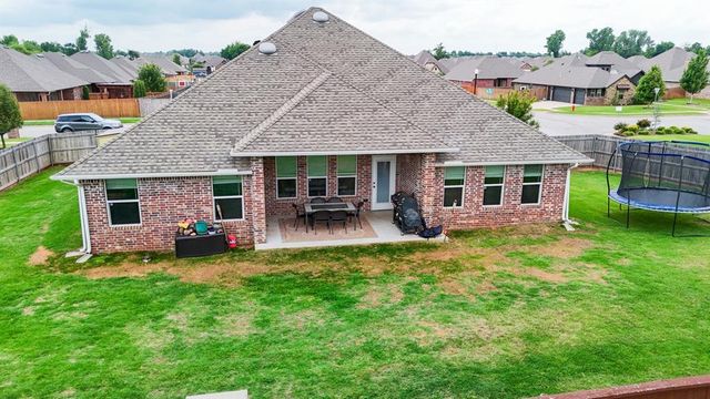 12013 SW 45th Terrace, Mustang, OK 73064