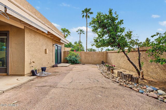 9083 E WINCHCOMB Drive, Scottsdale, AZ 85260
