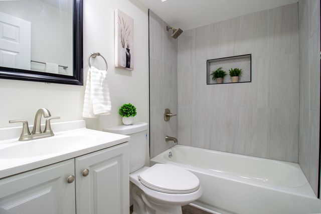 9821 Natoma Avenue, Oak Lawn, IL 60453