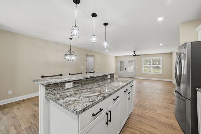 913 Memorial Dr, Paris, TN 38242