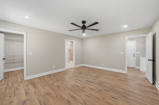 913 Memorial Dr, Paris, TN 38242