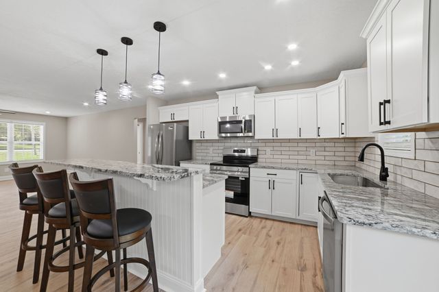 913 Memorial Dr, Paris, TN 38242