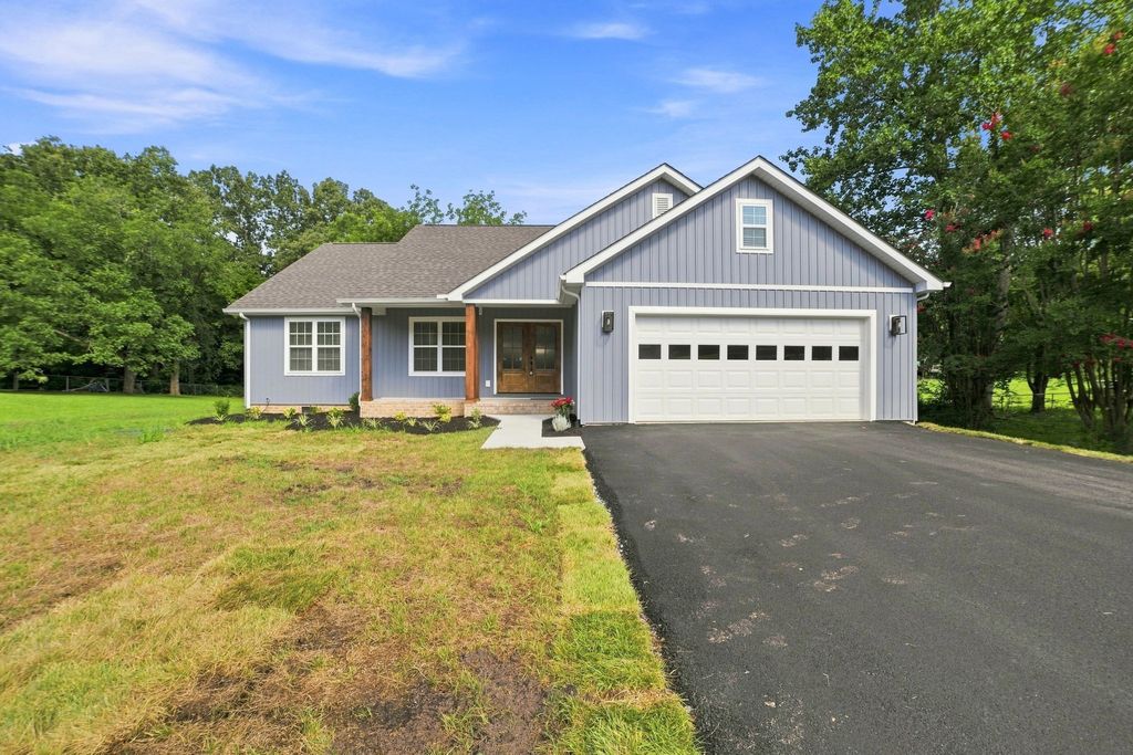 913 Memorial Dr, Paris, TN 38242