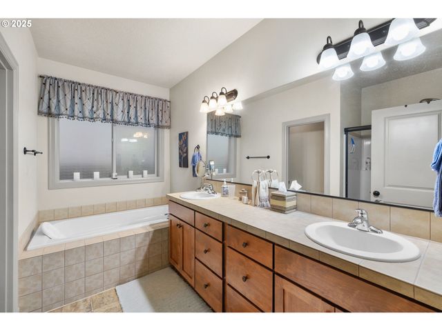 2506 Ne 170TH Ct, Vancouver, WA 98684