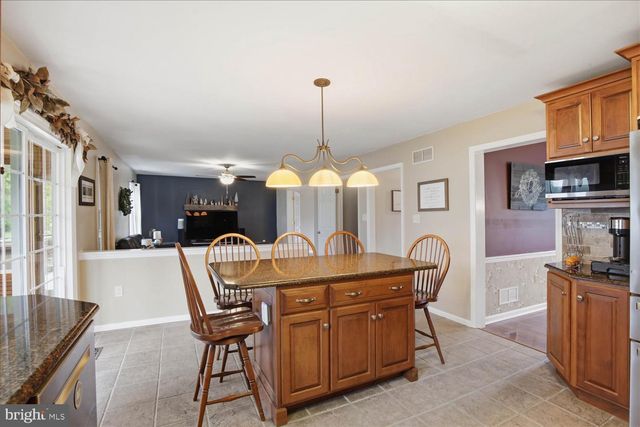 1829 KRYSTLE DR, Lancaster, PA 17602