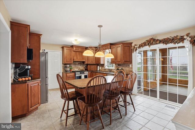 1829 KRYSTLE DR, Lancaster, PA 17602